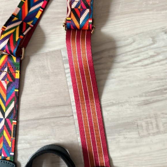 Navy crossbody with reversible strap NWT - Picture 2 of 6